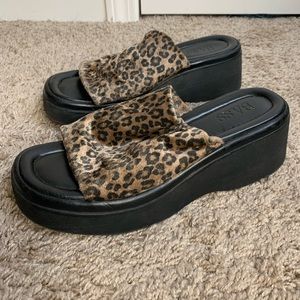 Vintage 90s textured cheetah platform slides 7.5